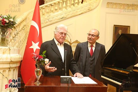 حسين فهمي مع السفير التركي حسين فهمي مع السفير التركي