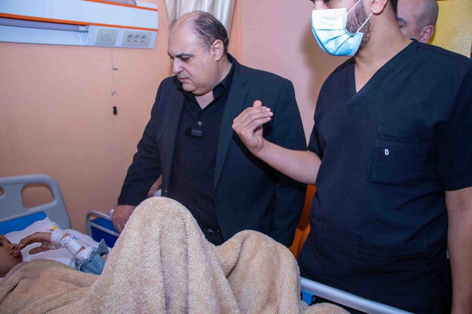 رئيس قصور الثقافة يتابع حالة طلاب أسوان المصابين (3) رئيس قصور الثقافة يتابع حالة طلاب أسوان المصابين (3)