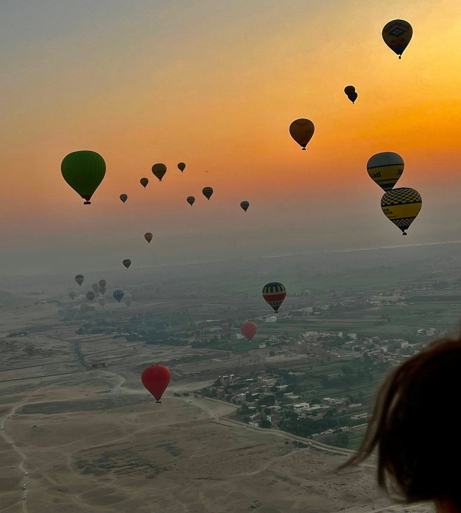 البالون الطائر يعود بعد يومين من الإلغاء بتحليق 65 رحلة البالون الطائر يعود بعد يومين من الإلغاء بتحليق 65 رحلة