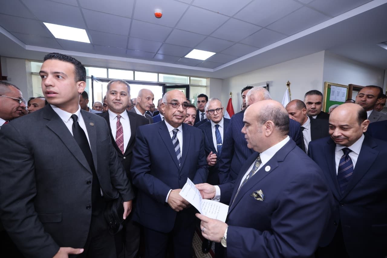 وزير العدل يفتتح مقر هيئتي قضايا الدولة والنيابة الإدارية وزير العدل يفتتح مقر هيئتي قضايا الدولة والنيابة الإدارية
