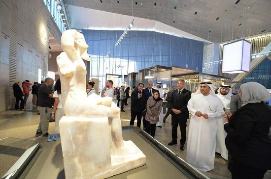 جولة رئيس الأعلى للإعلام مع وفد دولة البحرين برئاسة وزير الاعلام البحريني (1) جولة رئيس الأعلى للإعلام مع وفد دولة البحرين برئاسة وزير الاعلام البحريني (1)