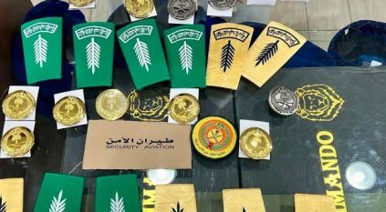 إغلاق ثلاثة محال مخالفة ومصادرة رتب وشعارات عسكرية مخالفة بالرياض