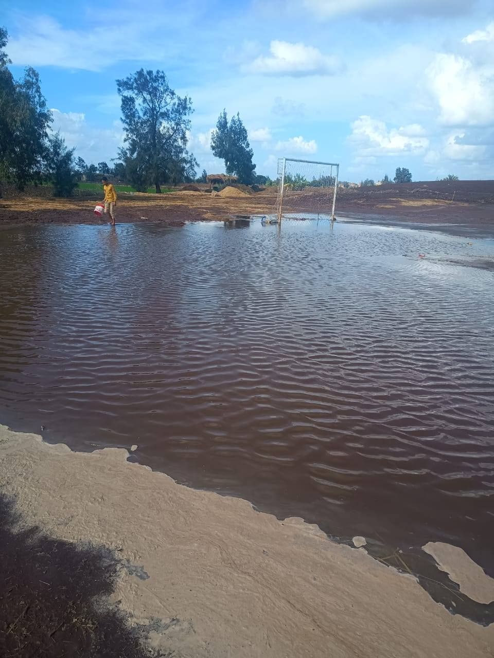 غرق الملعب بالمياه غرق الملعب بالمياه