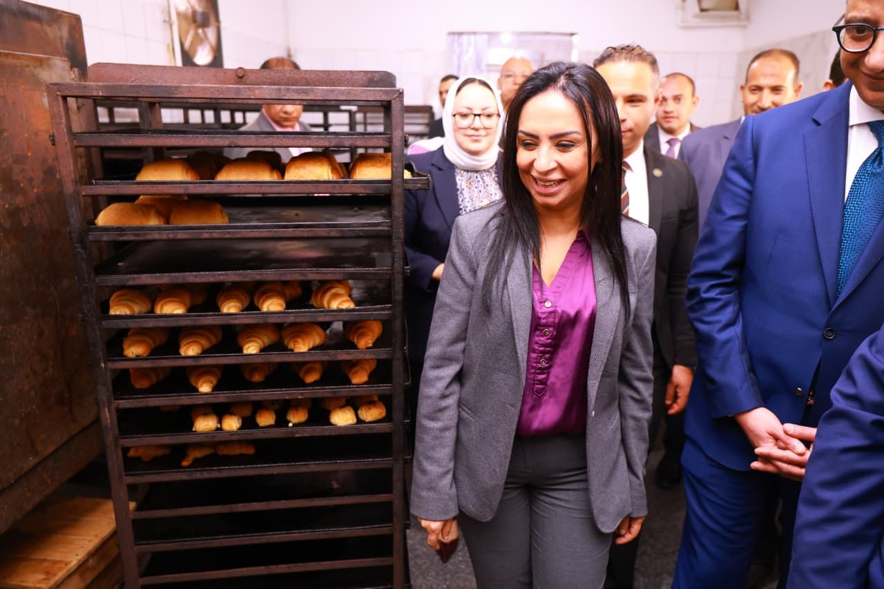 وزيرة التضامن تتفقد مشروع خدمة المرأة العاملة بالفيوم (2) وزيرة التضامن تتفقد مشروع خدمة المرأة العاملة بالفيوم (2)