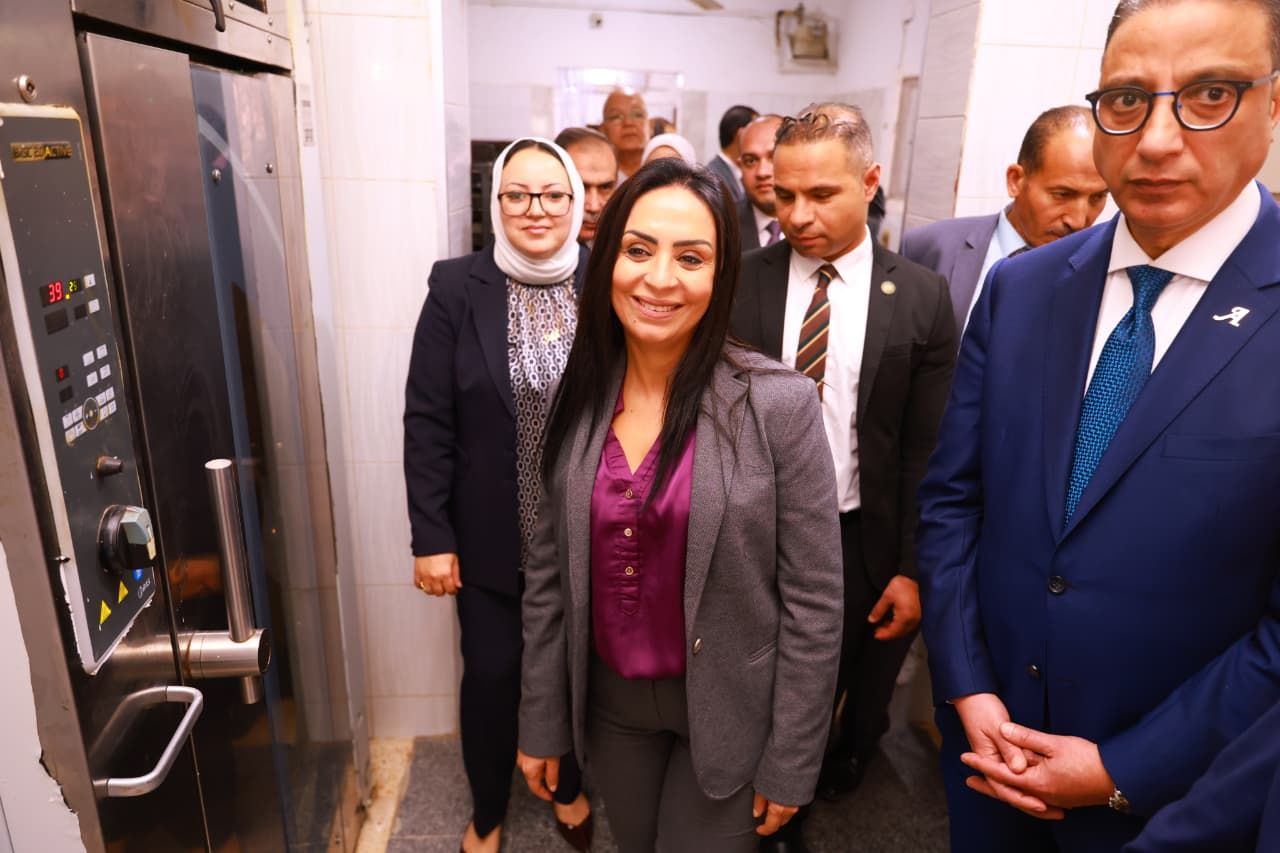 وزيرة التضامن تتفقد مشروع خدمة المرأة العاملة بالفيوم (3) وزيرة التضامن تتفقد مشروع خدمة المرأة العاملة بالفيوم (3)