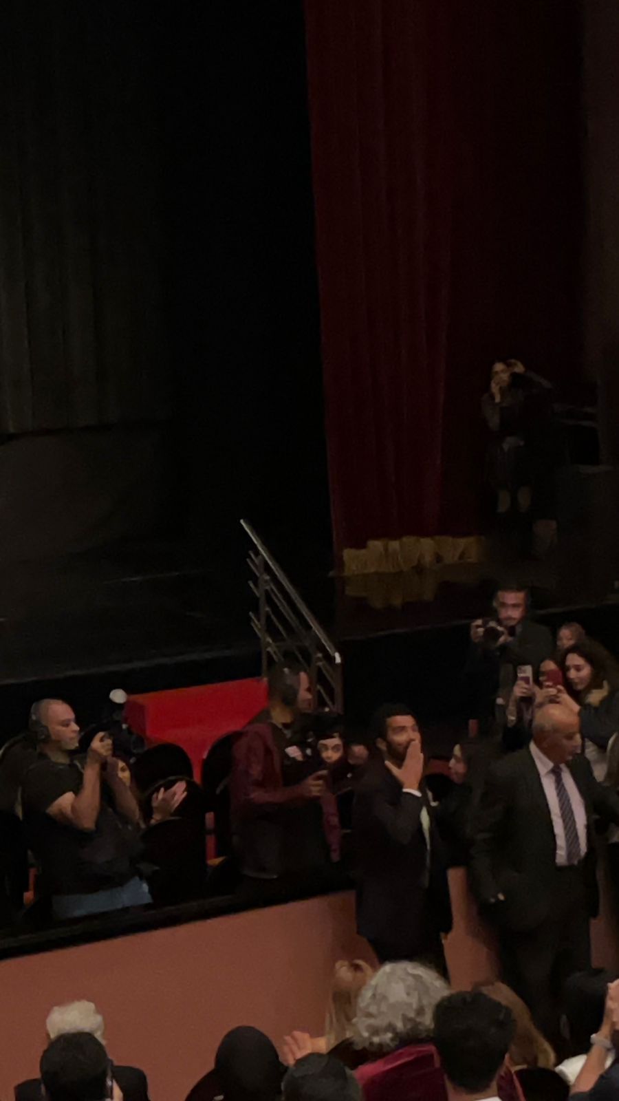 تصفيق حار لـ فيلم المهاجر بعد عرضه في مهرجان القاهرة السينمائي الدولي (2) تصفيق حار لـ فيلم المهاجر بعد عرضه في مهرجان القاهرة السينمائي الدولي (2)