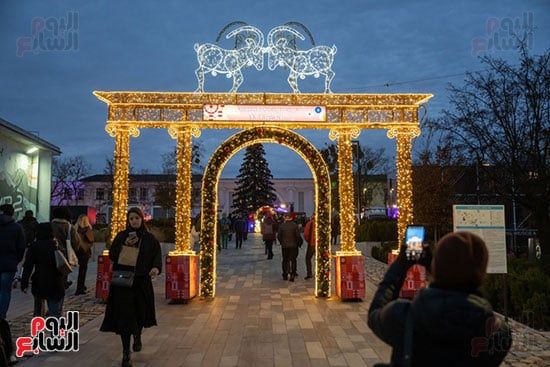 أشواء ومجسمات احتفال بالعام الجديد أشواء ومجسمات احتفال بالعام الجديد