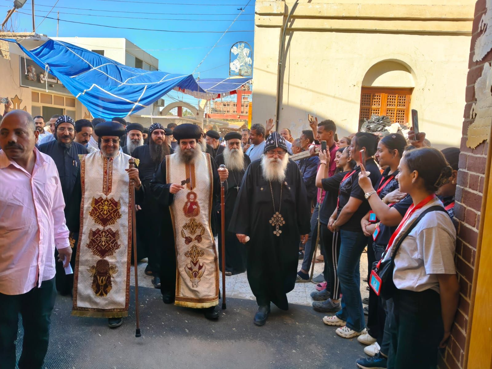 اللجنة البابوية بالدير تشارك في الصلوات والعظات الختامية اللجنة البابوية بالدير تشارك في الصلوات والعظات الختامية