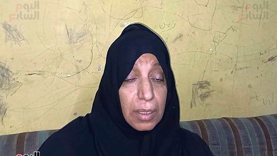 والدة-الطفلة والدة-الطفلة