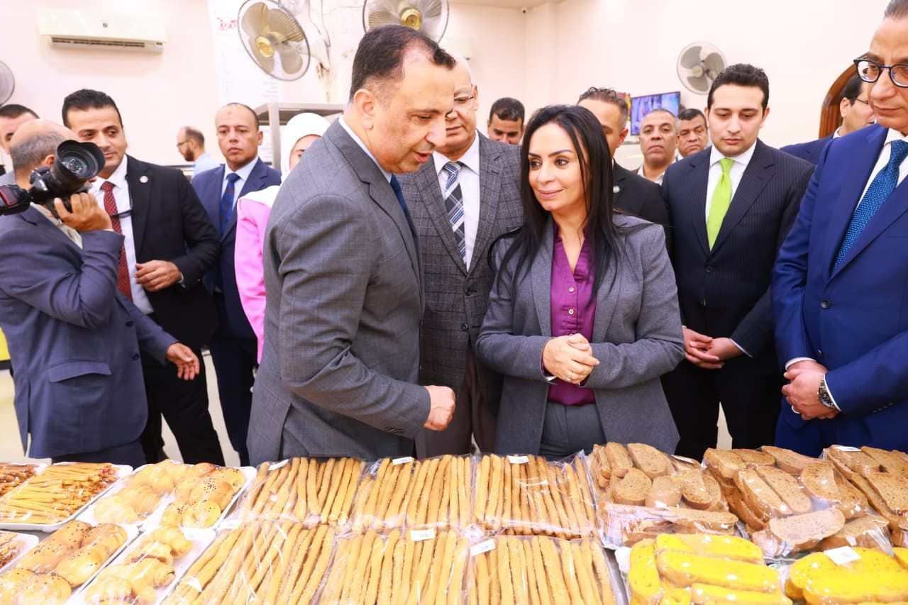 وزيرة التضامن تتفقد مشروع خدمة المرأة العاملة بالفيوم (4) وزيرة التضامن تتفقد مشروع خدمة المرأة العاملة بالفيوم (4)