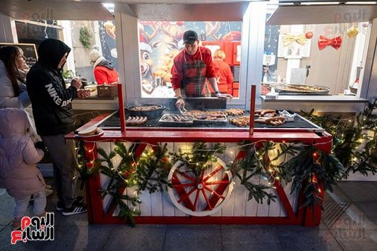 أكشاك بيع الطعام تتزين بزينة عيد الميلاد أكشاك بيع الطعام تتزين بزينة عيد الميلاد