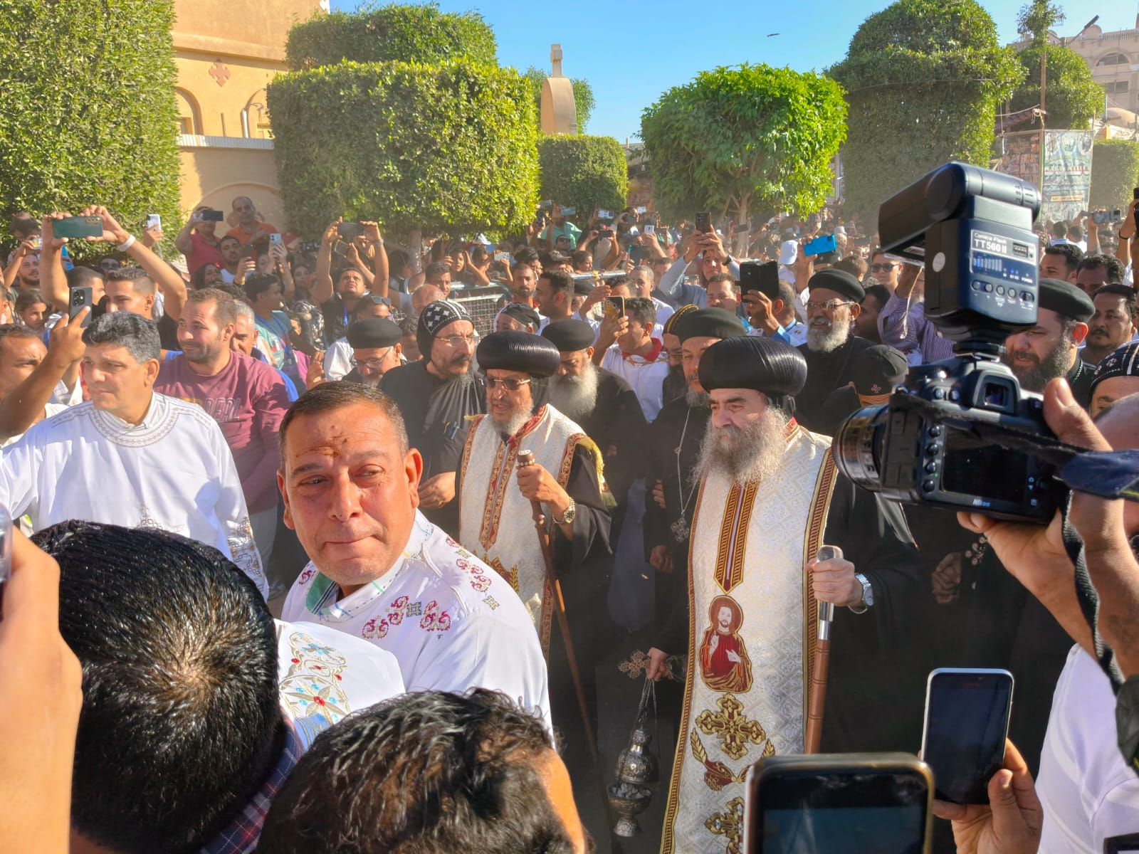 قيادات الدير يحتفلون بالصلوات والعظات الختامية وطواف الشمامسة قيادات الدير يحتفلون بالصلوات والعظات الختامية وطواف الشمامسة