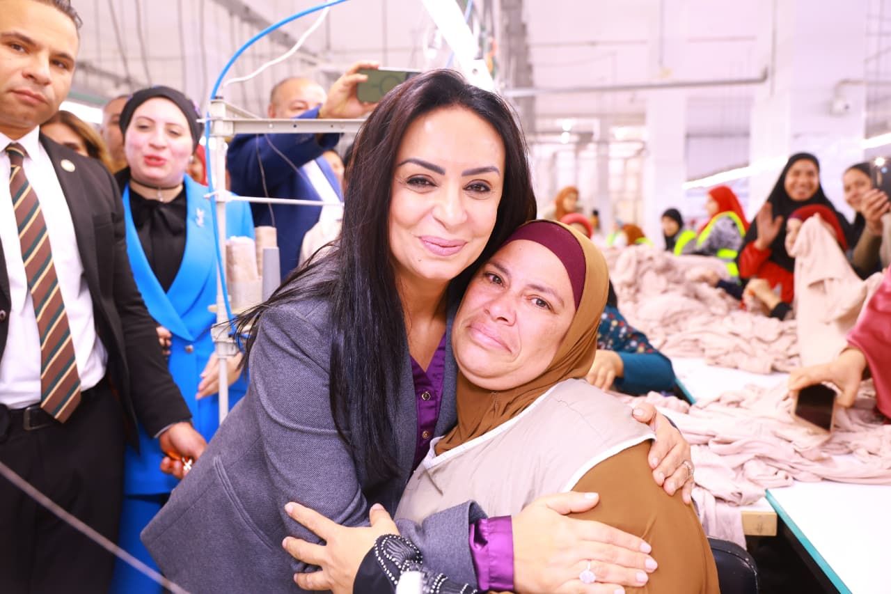 وزيرة التضامن الاجتماعي مع العاملات وزيرة التضامن الاجتماعي مع العاملات