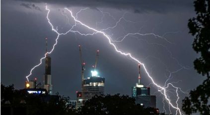 أمطار وصواعق رعدية على تبوك