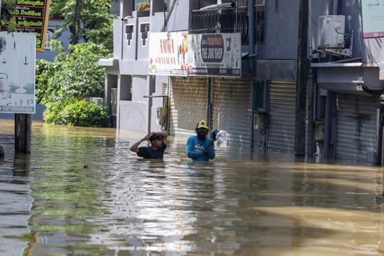 فيضانات تجتاح عاصمة سريلانكا (1) فيضانات تجتاح عاصمة سريلانكا (1)