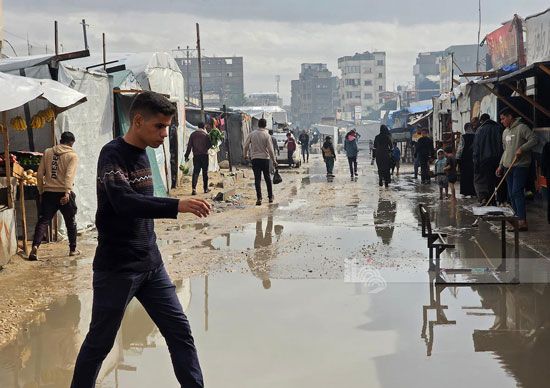 المياه تتراكم فى الشوارع المياه تتراكم فى الشوارع