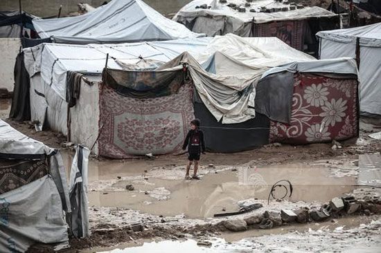 الأمطار والسيول تغرق الخيام فى قطاع غزة الأمطار والسيول تغرق الخيام فى قطاع غزة