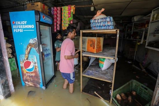 فيضانات تجتاح عاصمة سريلانكا (8) فيضانات تجتاح عاصمة سريلانكا (8)