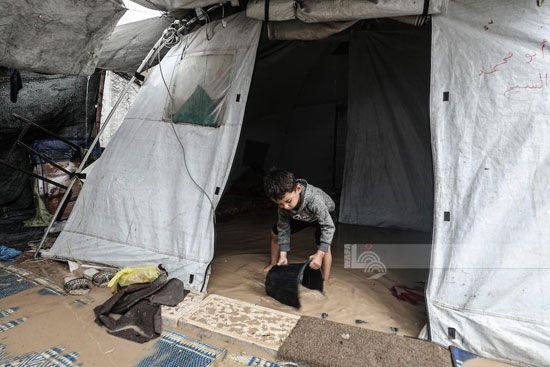 سحب مياه الأمطار من داخل الخيام سحب مياه الأمطار من داخل الخيام