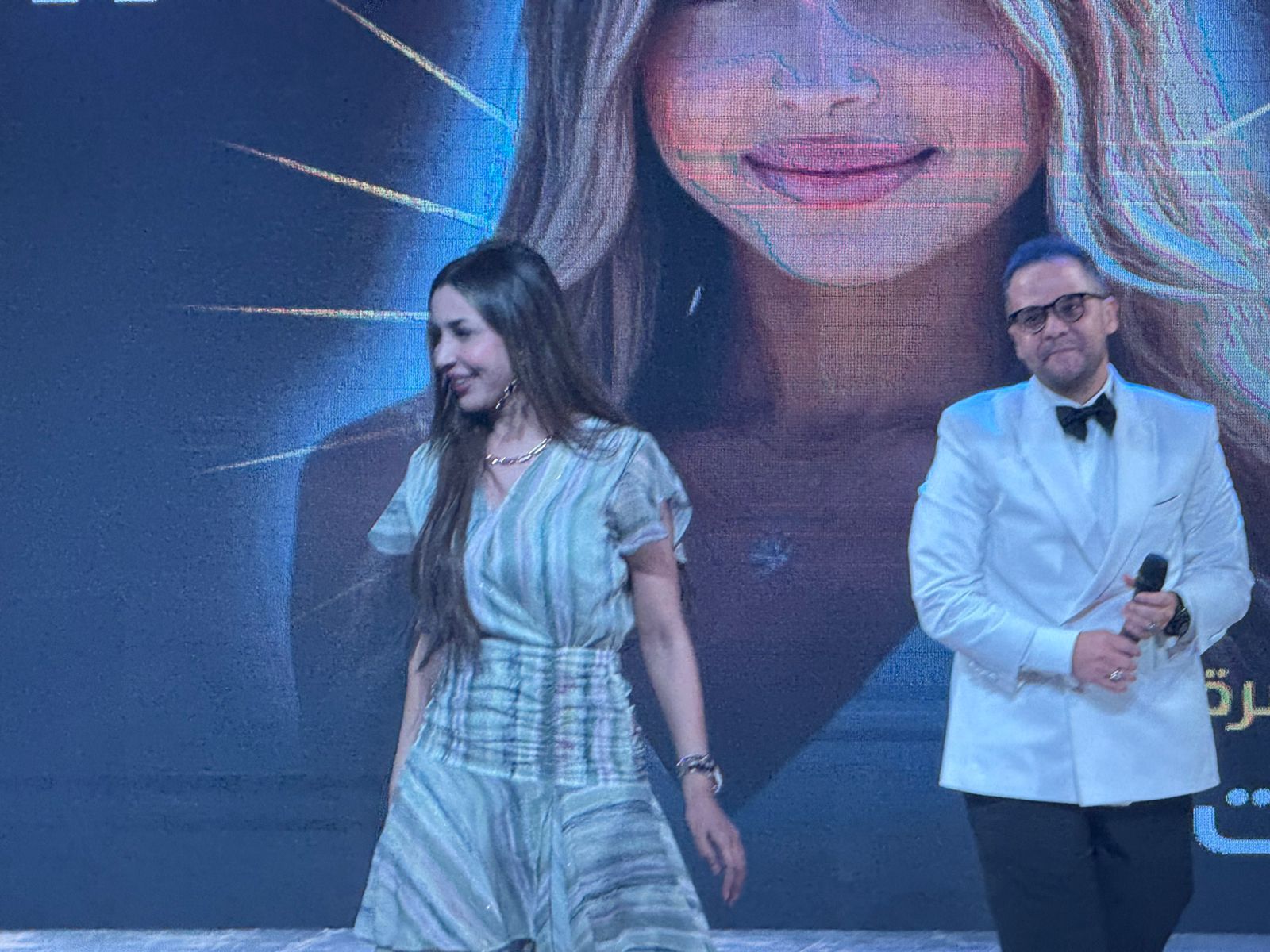 جنات تطلق كليب بنعرف نفرح بتوقيع المخرج محمد هشام (1) جنات تطلق كليب بنعرف نفرح بتوقيع المخرج محمد هشام (1)