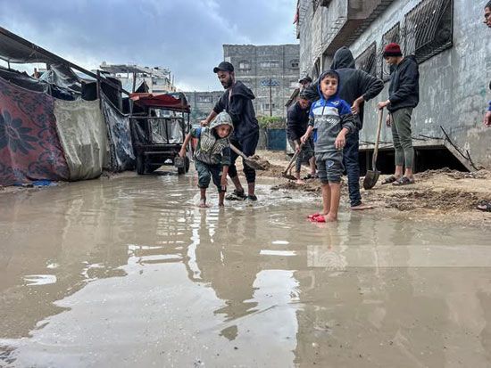 مياه الأمطار فى شوارع غزة مياه الأمطار فى شوارع غزة