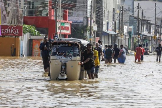 فيضانات تجتاح عاصمة سريلانكا (7) فيضانات تجتاح عاصمة سريلانكا (7)