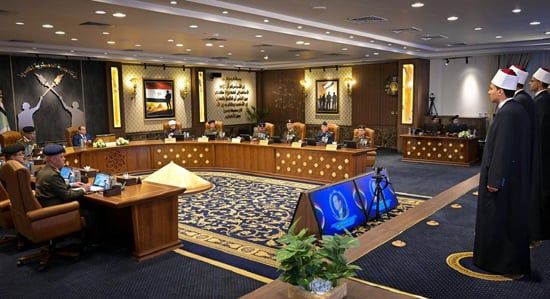 الرئيس السيسي يطالب الأئمة أن يكونوا حراسا للحرية