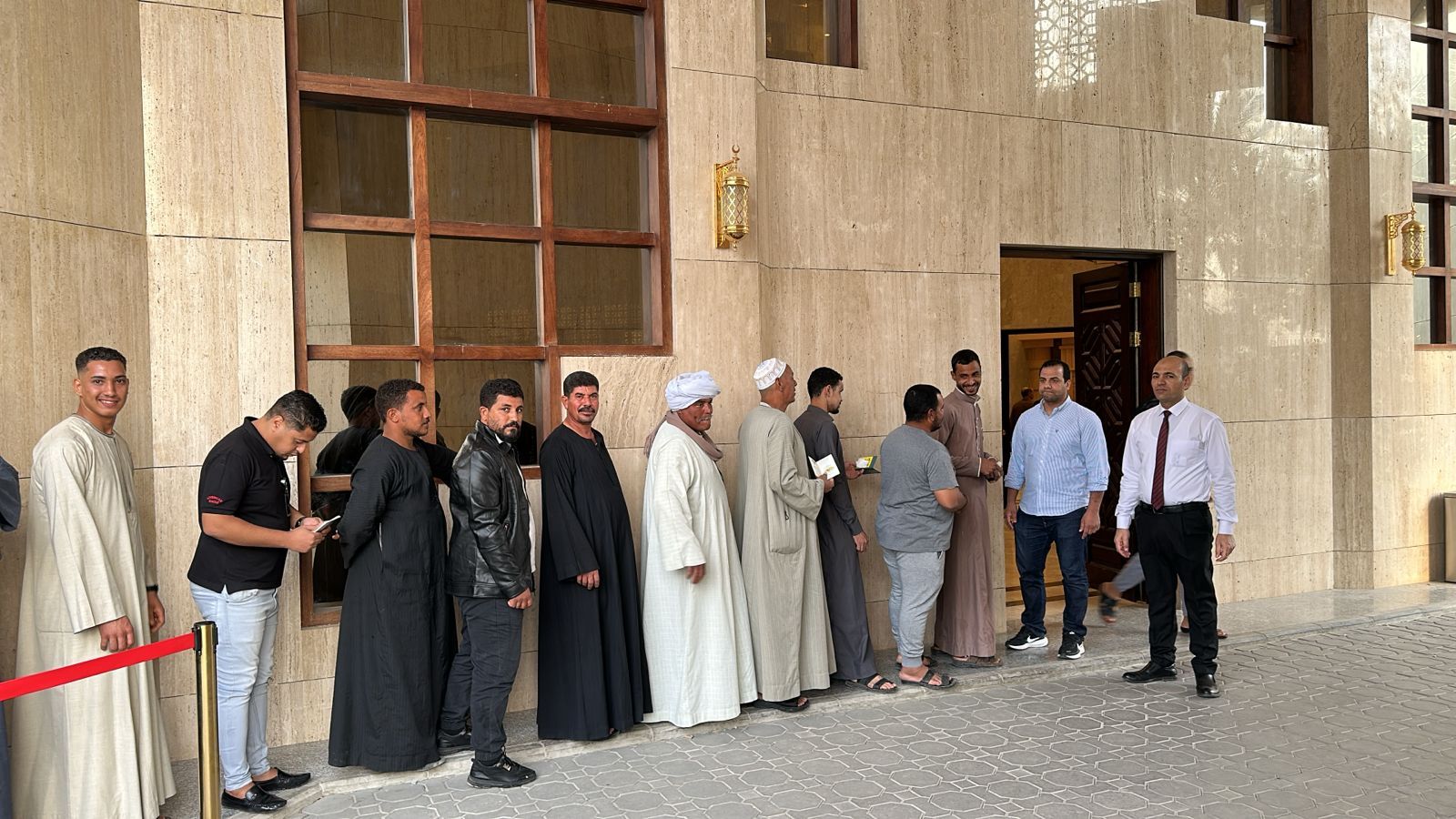 المواطنون يدلون بأصواتهم فى السعودية المواطنون يدلون بأصواتهم فى السعودية