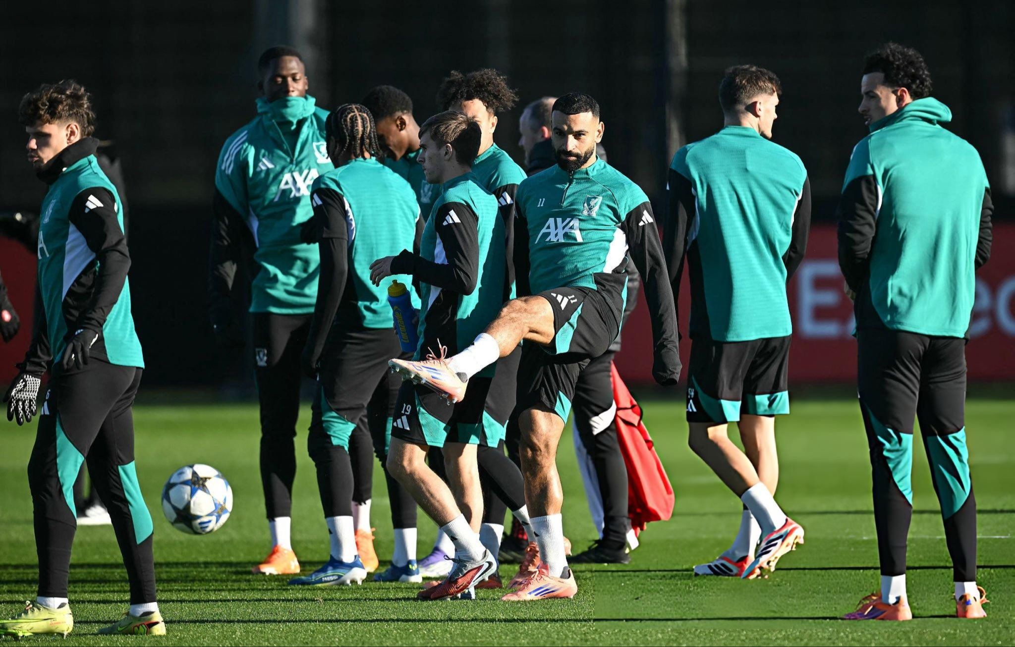 صلاح فى حالة تركيز صلاح فى حالة تركيز