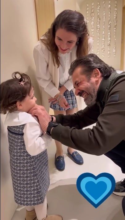 كريم عبد العزيز يداعب حفيدة اصالة كريم عبد العزيز يداعب حفيدة اصالة