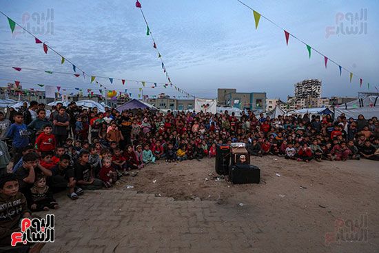 تجمع كبير فة شوارع غزة لمشاهدة السينما