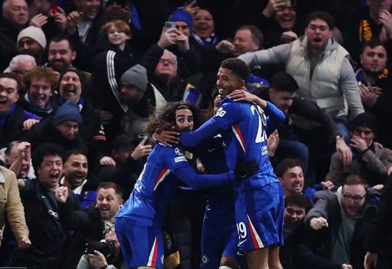 تشيلسى يحتفل بالهدف الأول تشيلسى يحتفل بالهدف الأول
