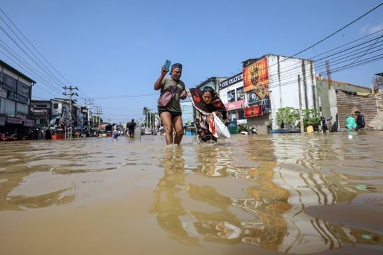 فيضانات تجتاح عاصمة سريلانكا (9) فيضانات تجتاح عاصمة سريلانكا (9)