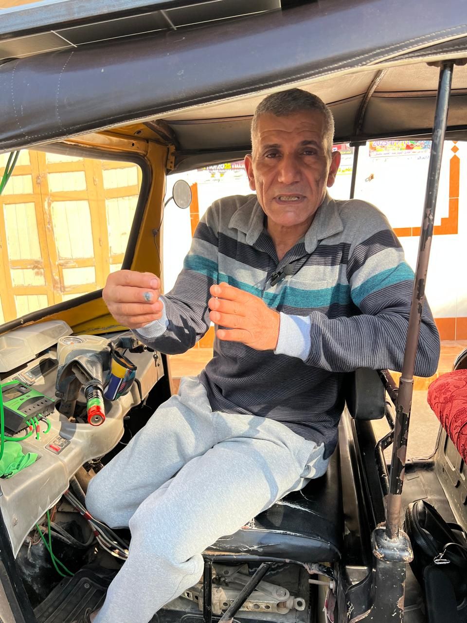 أحمد عثمان حول مشروعه للعمل بالطاقة النظيفة للحفاظ علي البيئة من العوادم أحمد عثمان حول مشروعه للعمل بالطاقة النظيفة للحفاظ علي البيئة من العوادم