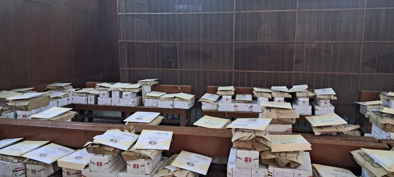 تجهيز الأوراق الخاصة بغنتخابات سوهاج تجهيز الأوراق الخاصة بغنتخابات سوهاج