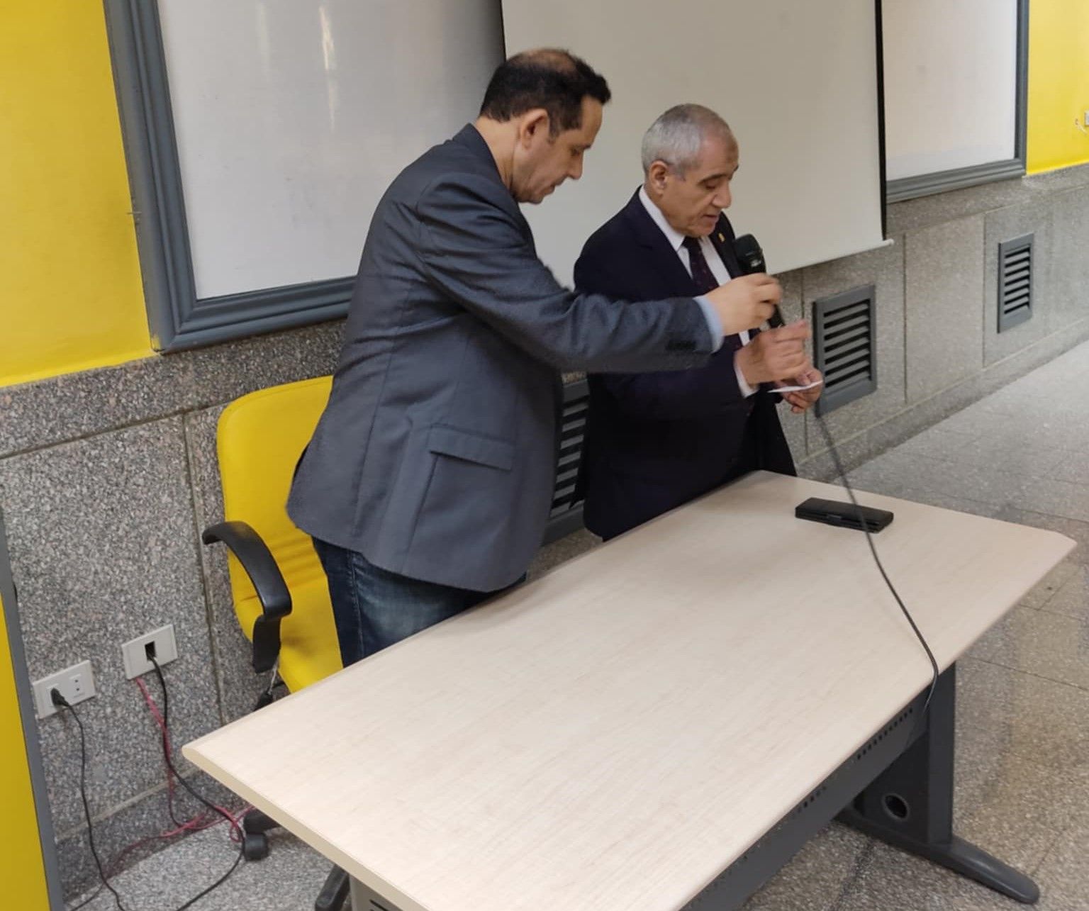 الدكتور محمد ثروت فى الأكاديمية الحديثة لعلوم الكمبيوتر وتكنولوجيا الإدارة (3) الدكتور محمد ثروت فى الأكاديمية الحديثة لعلوم الكمبيوتر وتكنولوجيا الإدارة (3)