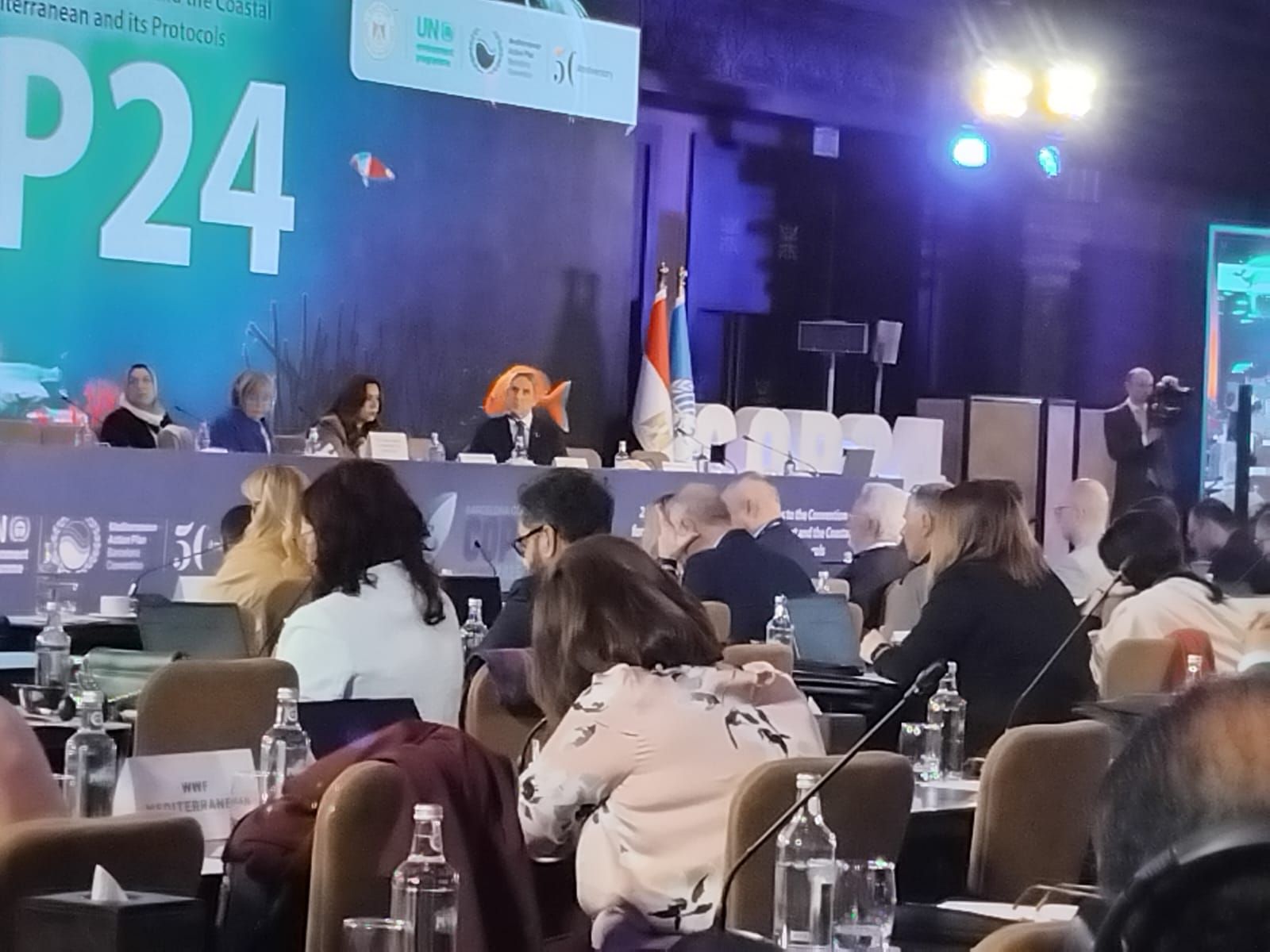 خلال المؤتمر