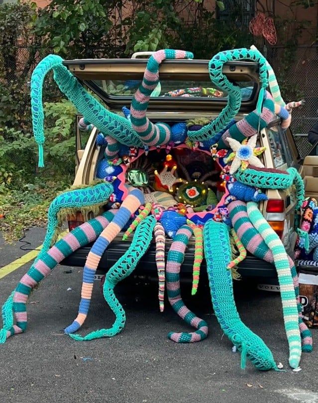 ركيب جيليا جيريميان داخل صندوق