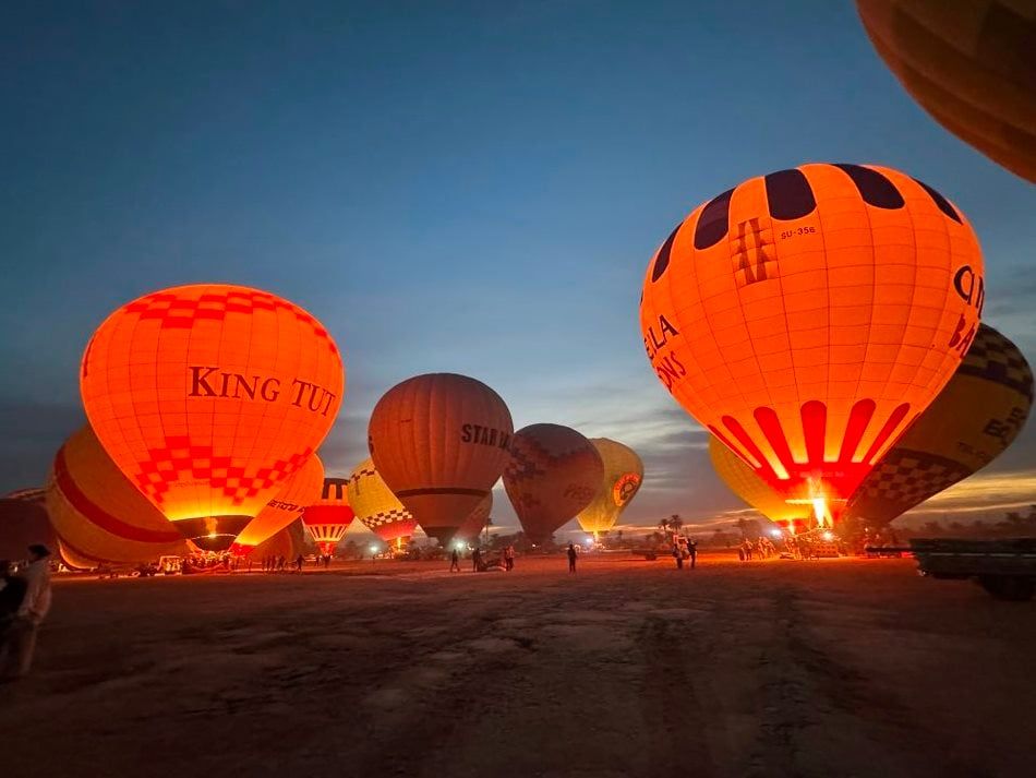 لحظات تحليق 1600 سائح على متن 70 رحلة بالون طائر لحظات تحليق 1600 سائح على متن 70 رحلة بالون طائر