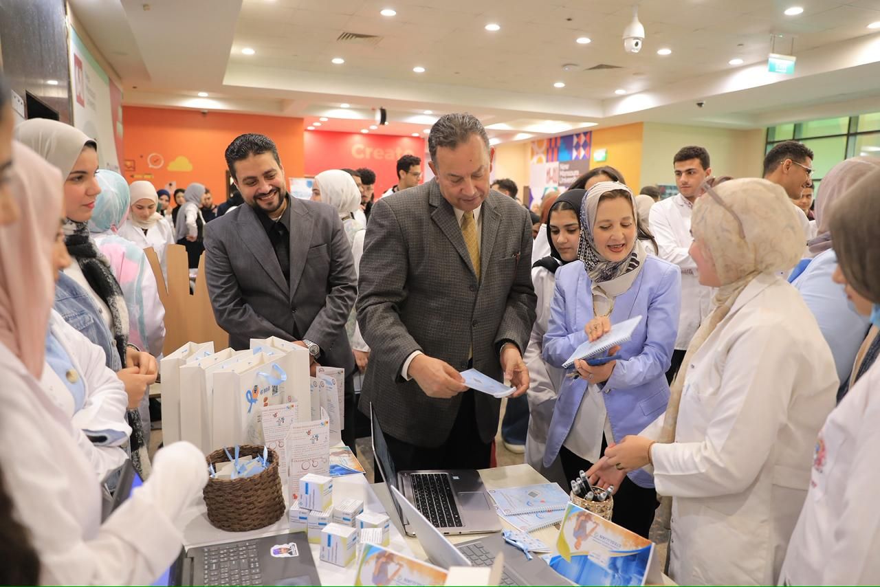 متابعة عرض طلاب صيدلة