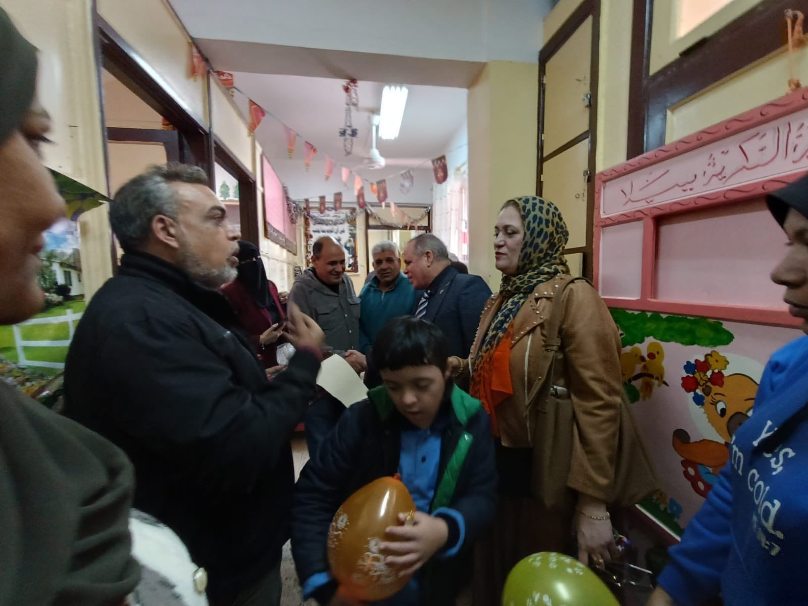 رئيس مدينة بيلا تتفقد المدرسة الفكرية رئيس مدينة بيلا تتفقد المدرسة الفكرية