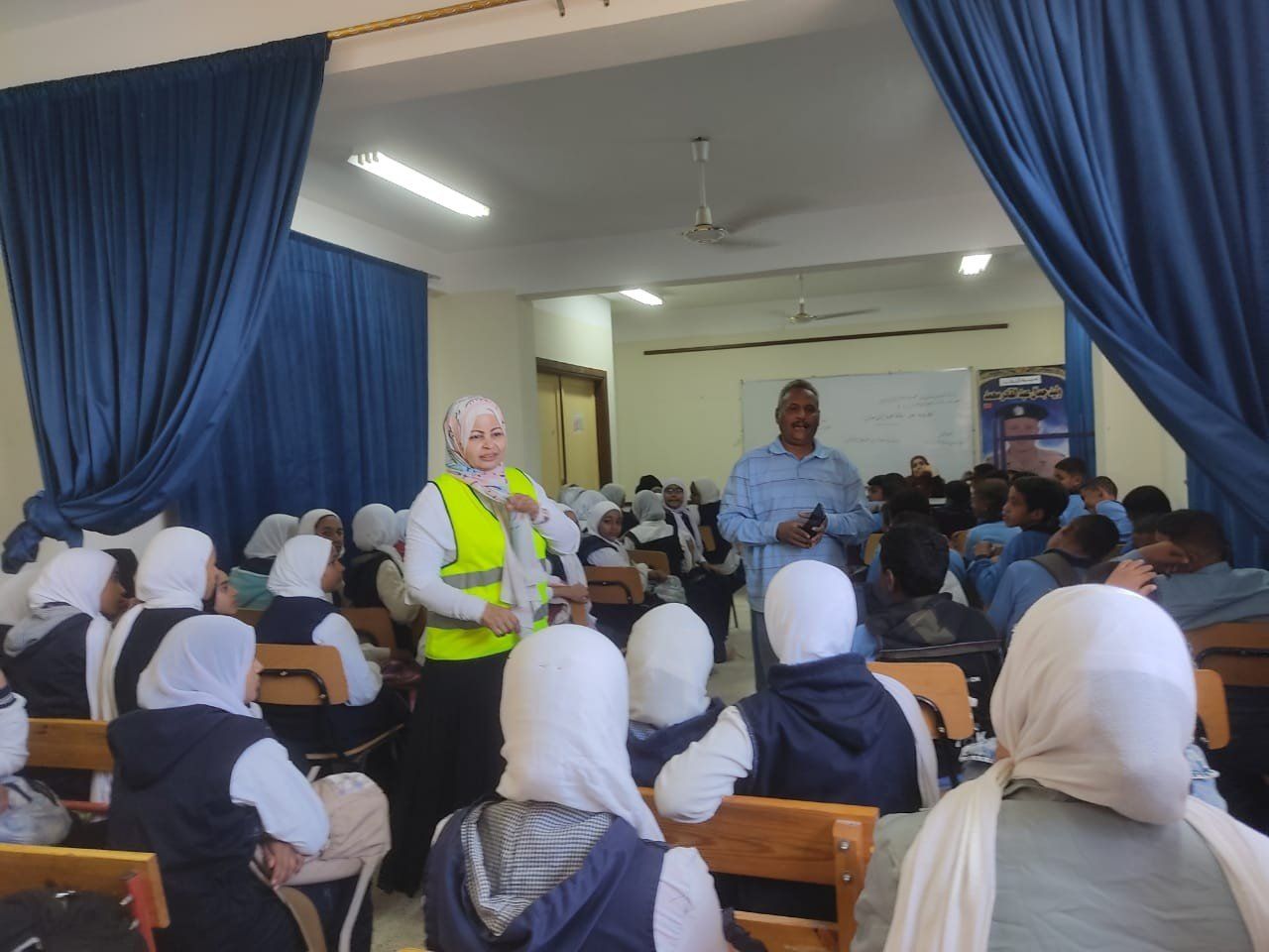 فعاليات برنامج توعية لطلبة المدارس بأضرار المواد المخدرة بالأقصر فعاليات برنامج توعية لطلبة المدارس بأضرار المواد المخدرة بالأقصر