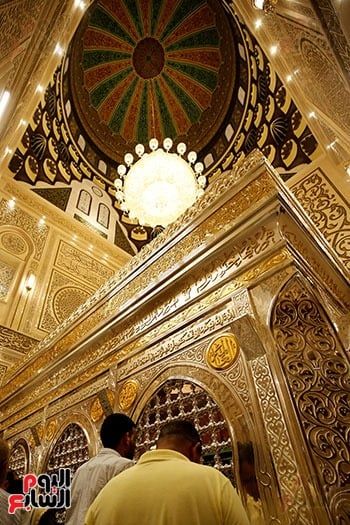 قبر السيدة نفيسة فى الليلة الختامية قبر السيدة نفيسة فى الليلة الختامية