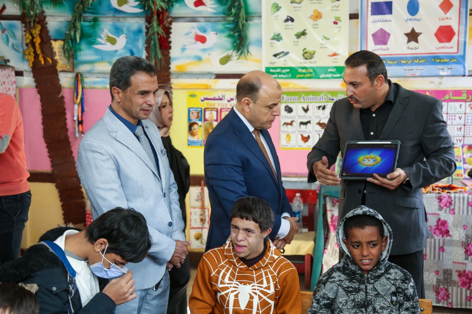 محافظ كفر الشيخ يتابع أسلوب الشرح بمدرسة التربية الفكرية محافظ كفر الشيخ يتابع أسلوب الشرح بمدرسة التربية الفكرية