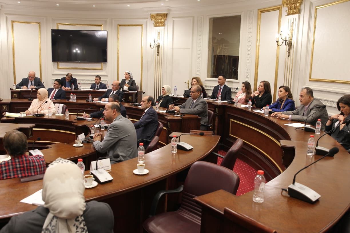 اجتماع اللجنه (4) اجتماع اللجنه (4)