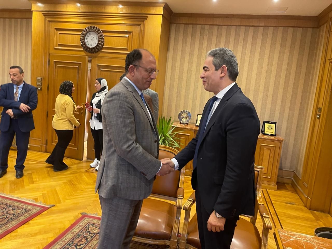 نقيب الإعلاميين خلال محاضرته بجامعة حلوان (6) نقيب الإعلاميين خلال محاضرته بجامعة حلوان (6)