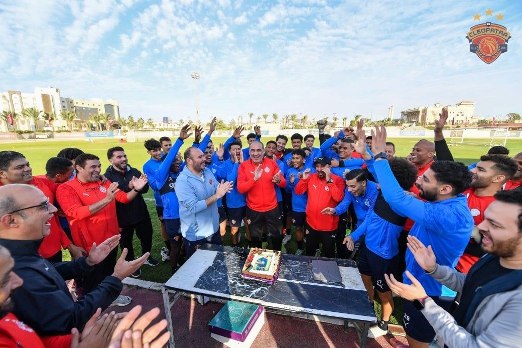 احتفال خاص من لاعبى سيراميكا لعلى ماهر احتفال خاص من لاعبى سيراميكا لعلى ماهر