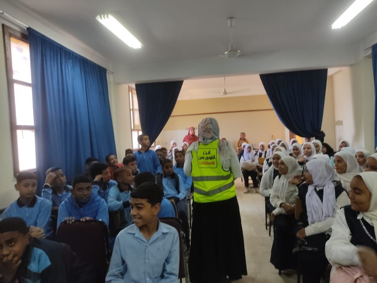 صندوق مكافحة الإدمان بالأقصر ينفذ برنامج توعية لطلبة المدارس صندوق مكافحة الإدمان بالأقصر ينفذ برنامج توعية لطلبة المدارس