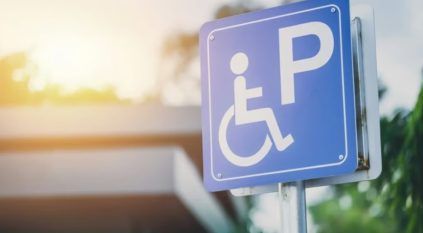 ضبط 2332 مركبة مخالفة متوقفة في الأماكن المخصصة لذوي الإعاقة