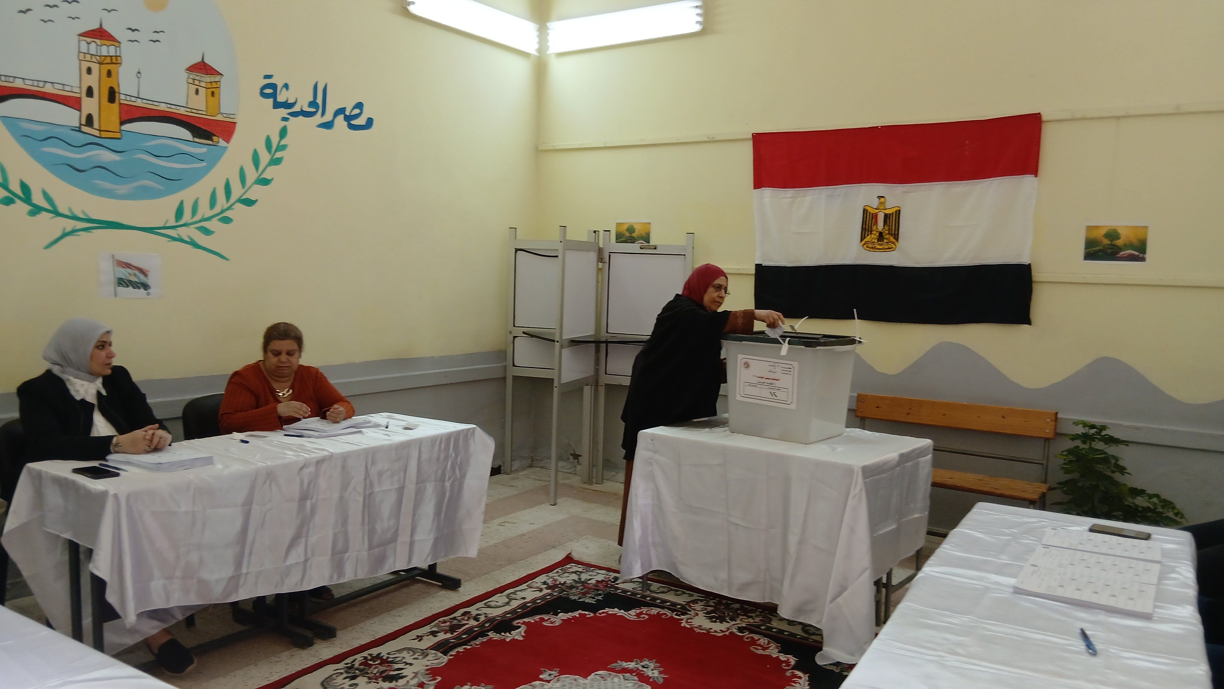 التصويت داخل لجان الرمل بالإسكندرية